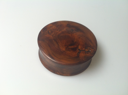 1820 Yew wood snuff box