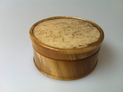 Horn circular 1830 snuff box