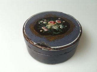 Painted 1800 table snuff in Papier Mache